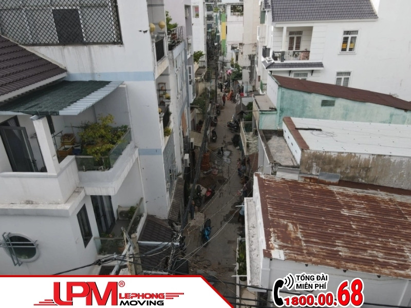 Nhiều hẻm và nhà san sát gây khó khăn khi di chuyển