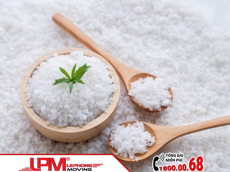 Vì sao nên rắc muối trước khi vào nhà mới