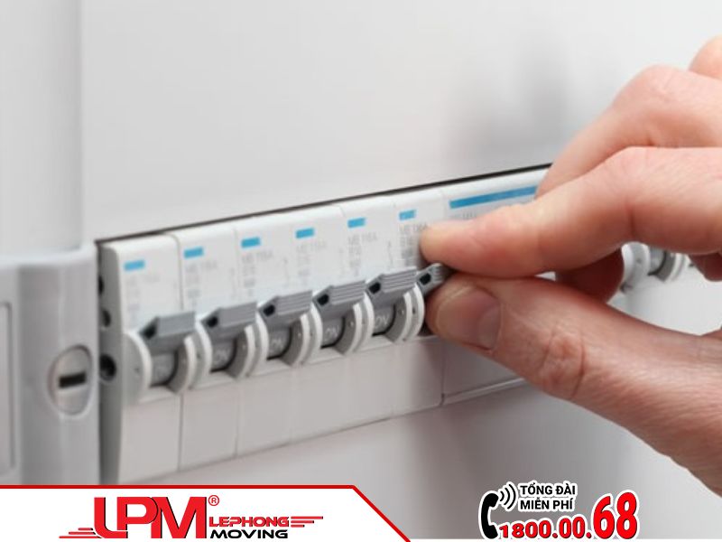 Kiểm tra công tắc điện nước cẩn thận khi vào nhà mới