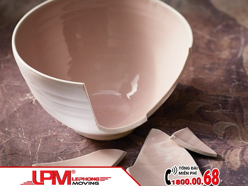 Không nên làm vỡ đồ khi về nhà mới