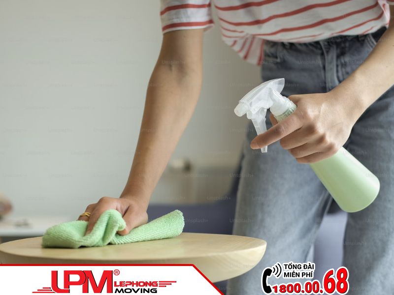 Dọn dẹp vệ sinh nhà mới sạch sẽ trước khi dọn vào ở