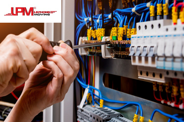 Mách bạn kinh nghiệm thuê thợ sửa điện nước quận 8 chuyên nghiệp, an toàn và hiệu quả nhất
