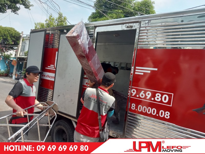 Các nhân viên chuyển văn phòng quận 9 tại LephongMoving rất tận tâm và nhiệt tình hỗ trợ khách hàng