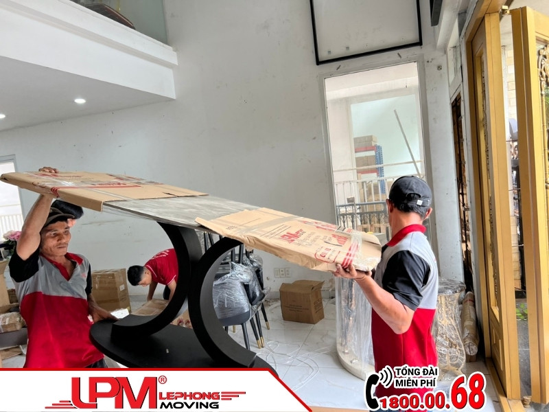 Nhân sự chuyên nghiệp, nhiệt tình của LephongMoving.