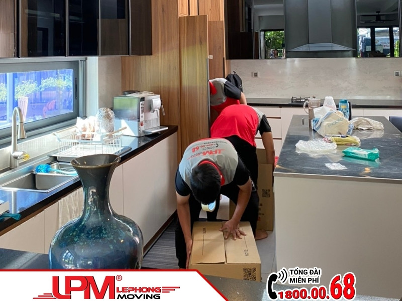 Nhân viên của LephongMoving đều được đào tạo bài bản