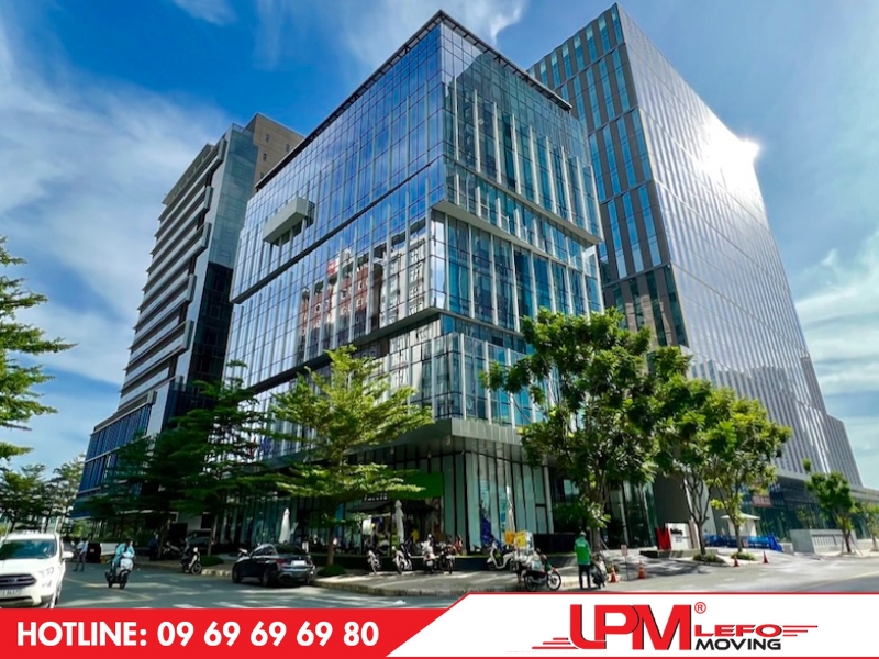 Quận 7 tiếp giáp với các khu vực quận huyện lân cận và sở hữu nhiều tòa nhà văn phòng hiện đại