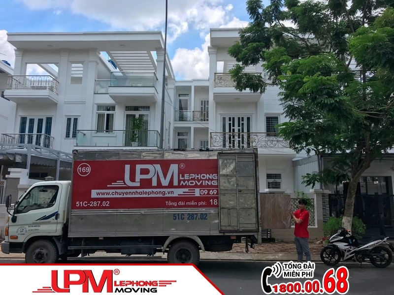 LephongMoving hỗ trợ khách hàng chuyển nhà quận 10.