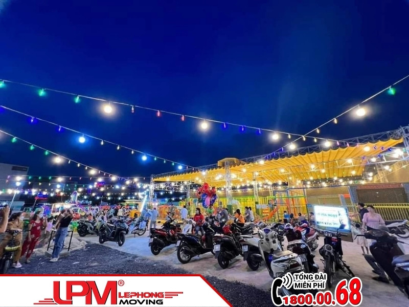 Quận 12 có nhiều chợ dân sinh, khu phố buôn bán sầm uất.