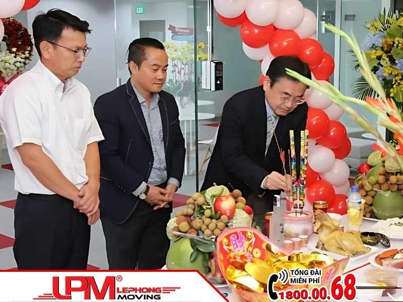 Cúng chuyển văn phòng mới là phong tục quan trọng trong văn hóa kinh doanh của người Việt Nam
