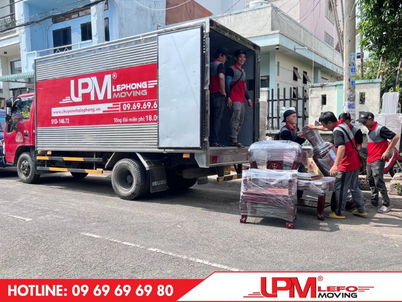 Nếu như không có đầy đủ thiết bị hỗ trợ thì rất dễ khiến đồ đạc bị hư hỏng trong lúc chuyển văn phòng quận 4