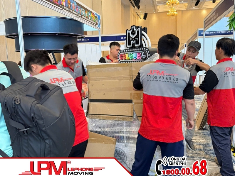 Taxi tải quận 8 của LephongMoving chuyển văn phòng.