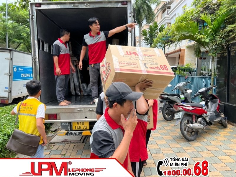 LephongMoving cung cấp dịch vụ taxi tải quận 4 chuyên nghiệp, chất lượng.