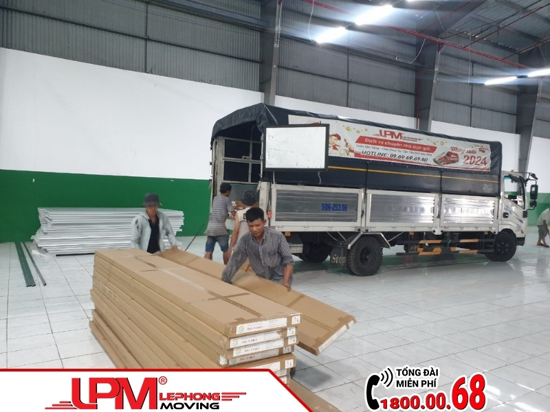 Taxi tải quận 9 chuyển kho xưởng của LephongMoving.