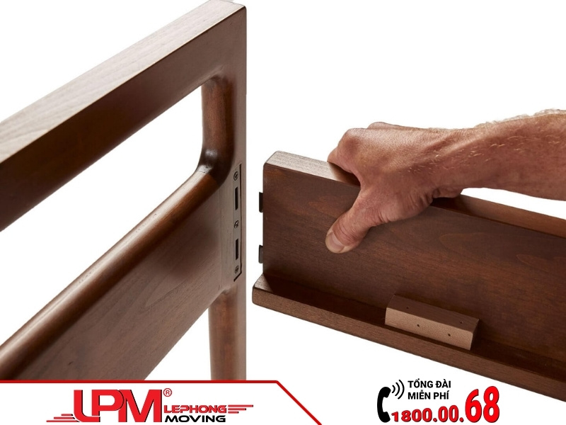 Tháo rời các vật dụng cồng kềnh để dễ dàng vận chuyển