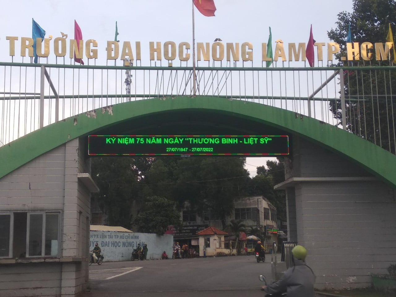 Công ty Cổ phần Tập đoàn LephongMoving trao tặng 70 ghế đá cho sinh viên trường ĐH Nông Lâm Tp. Hồ Chí Minh