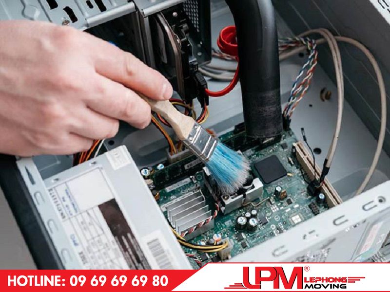 Máy tính, linh kiện, phụ kiện cần được vệ sinh để loại bỏ các bụi bẩn