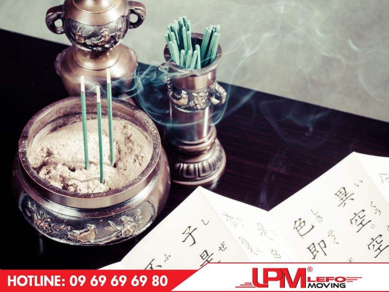Không nên chọn những ngày xấu để chuyển bàn thờ