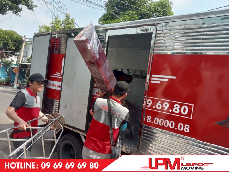 Hình ảnh bốc xếp hàng hóa thực thế