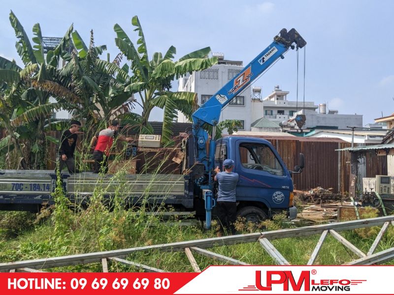 Bốc xếp hàng hóa bằng xe cẩu