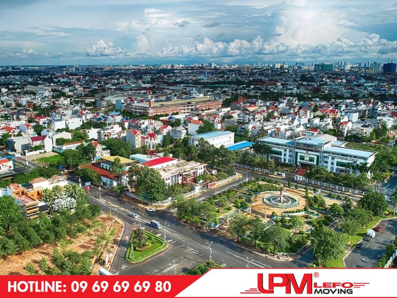 Mật độ dân số cao tại Dĩ An khiến hệ thống giao thông thường xuyên tắc nghẽn
