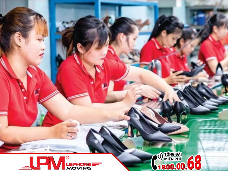 Các xưởng sản xuất giày da là một trong các đối tượng có nhu cầu chuyển kho xưởng cao tại Bình Tân