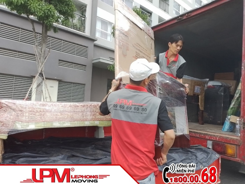 Khi sử dụng dịch vụ chuyển văn phòng trọn gói đơn vị vận chuyển sẽ thay bạn thực hiện tất cả công việc