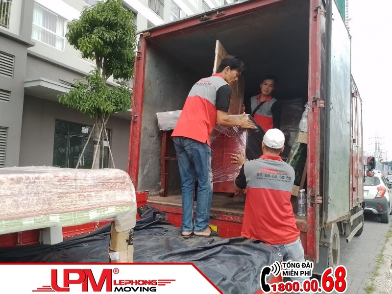 Các nhân viên chuyển văn phòng quận Tân Bình của LephongMoving luôn tận tâm và hết lòng vì khách hàng