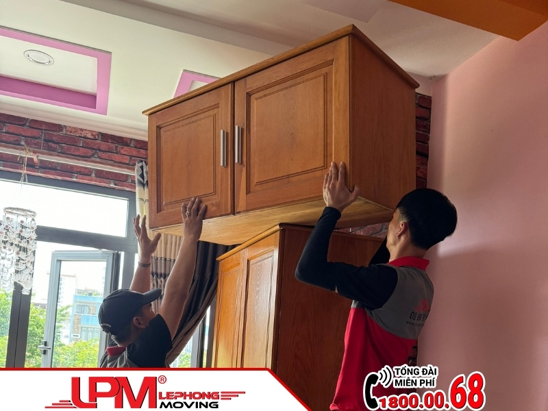 Tháo gỡ các chi tiết của đồ vật nặng