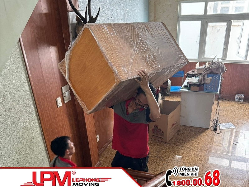Lưu ý khi di chuyển các nội thất bàn ghế, tủ kệ, giường nệm
