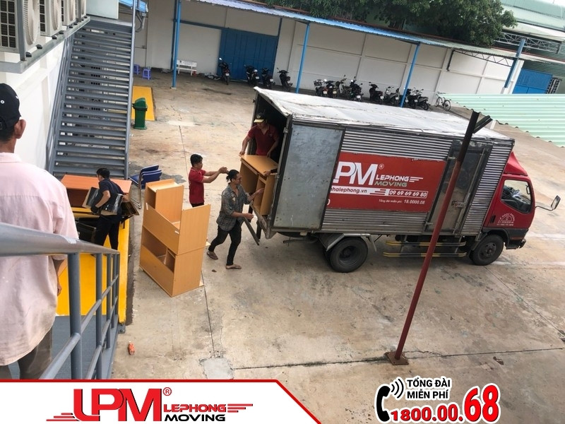 Hình ảnh thực tế LephongMoving chuyển kho xưởng Long An 