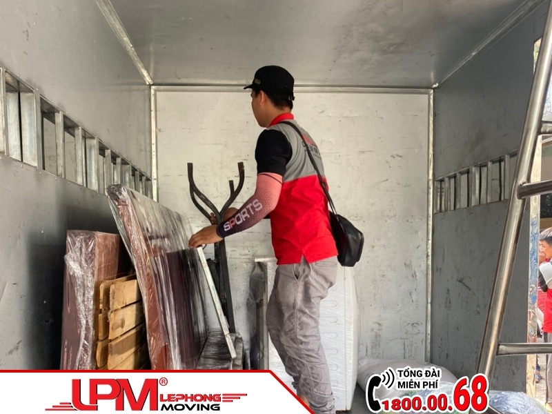 LephongMoving với nhiều năm kinh nghiệm chuyển văn phòng uy tín, tin cậy.
