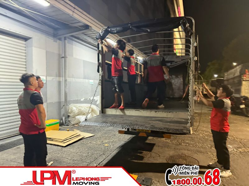LephongMoving phục vụ khách hàng 24/7.
