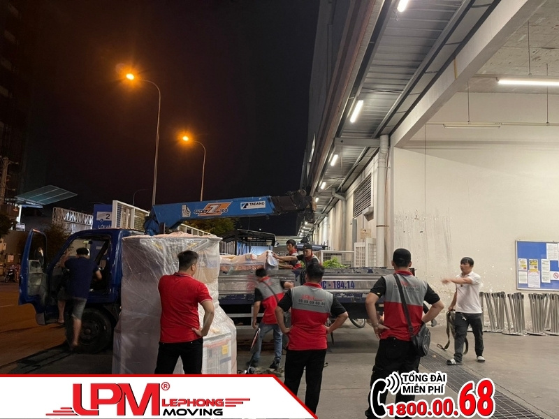 Nhân sự chuyển kho xưởng trọn gói của LephongMoving.