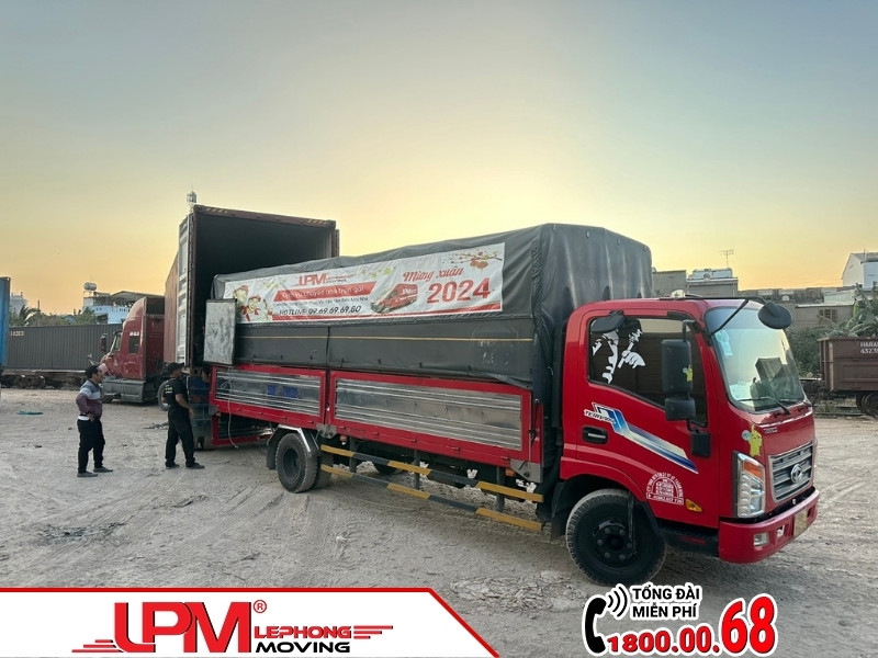 Xe tải vận chuyển kho xưởng của LephongMoving.