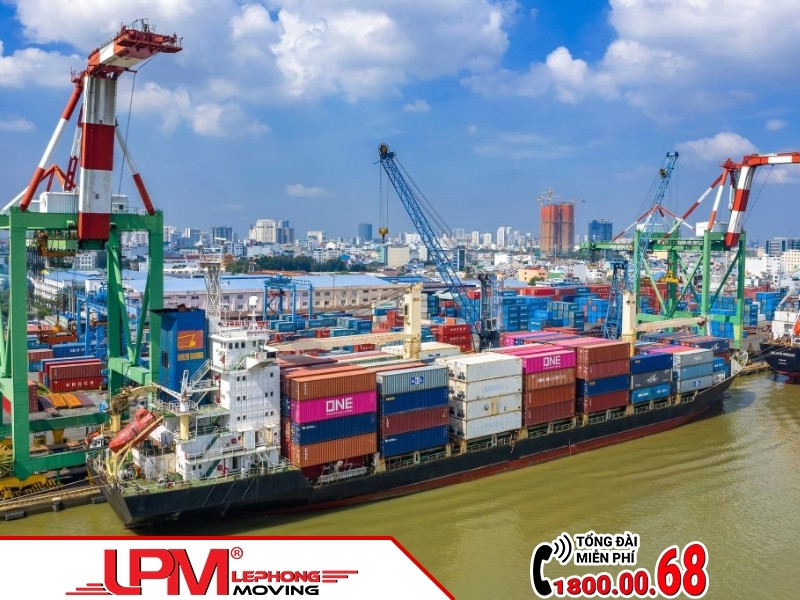 Quận 7 là khu vực tập trung nhiều khu công nghiệp, kho cảng lớn