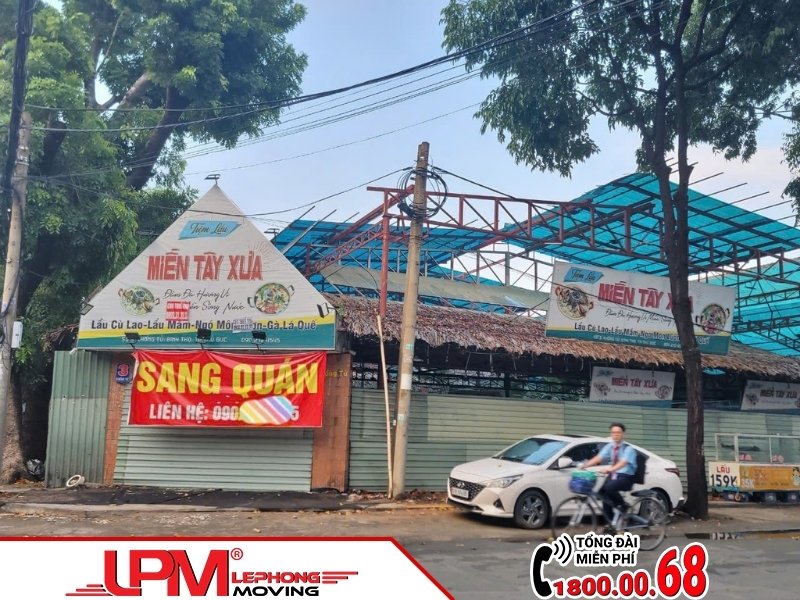 Hàng quán thi nhau trả mặt bằng