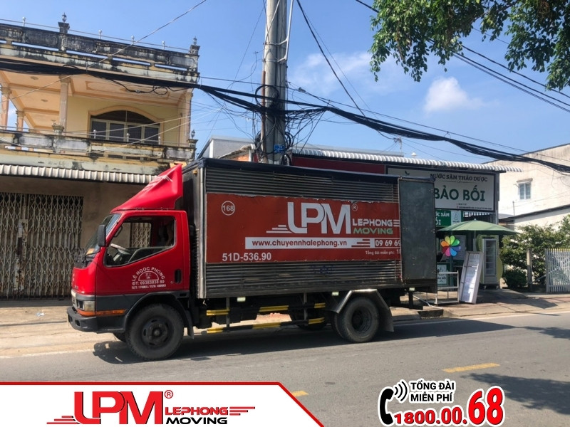 Hệ thống trang thiết bị hiện đại hỗ trợ chuyển hàng hóa kho xưởng an toàn, nhanh chóng