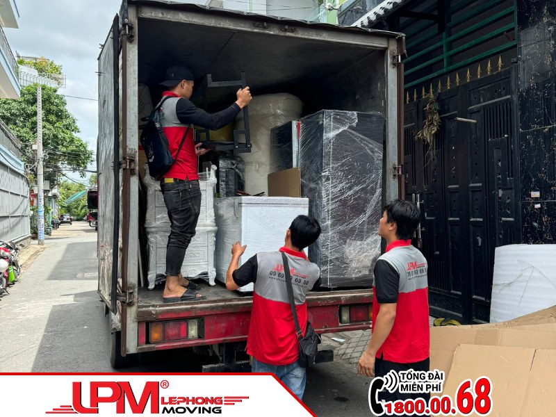 Nhân công bốc xếp/đóng gói của LephongMoving.